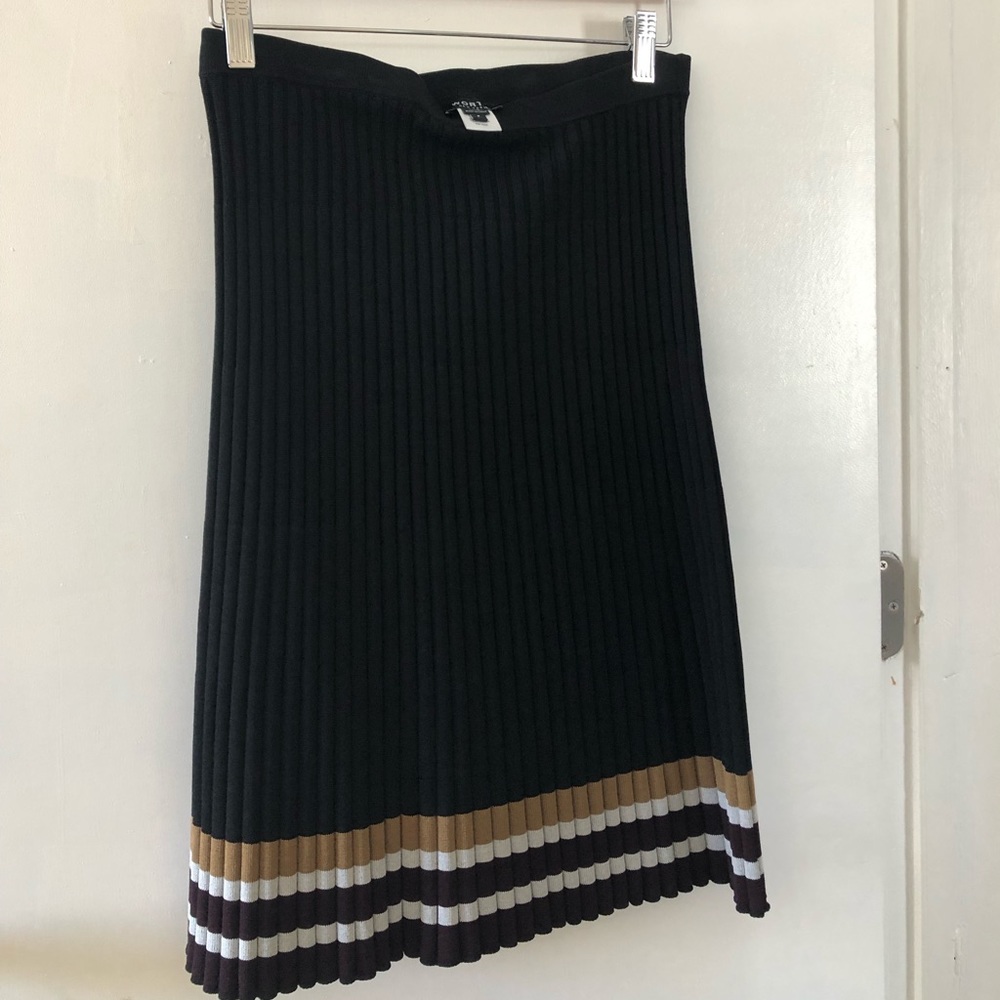WORTH NY Pleated skirt.